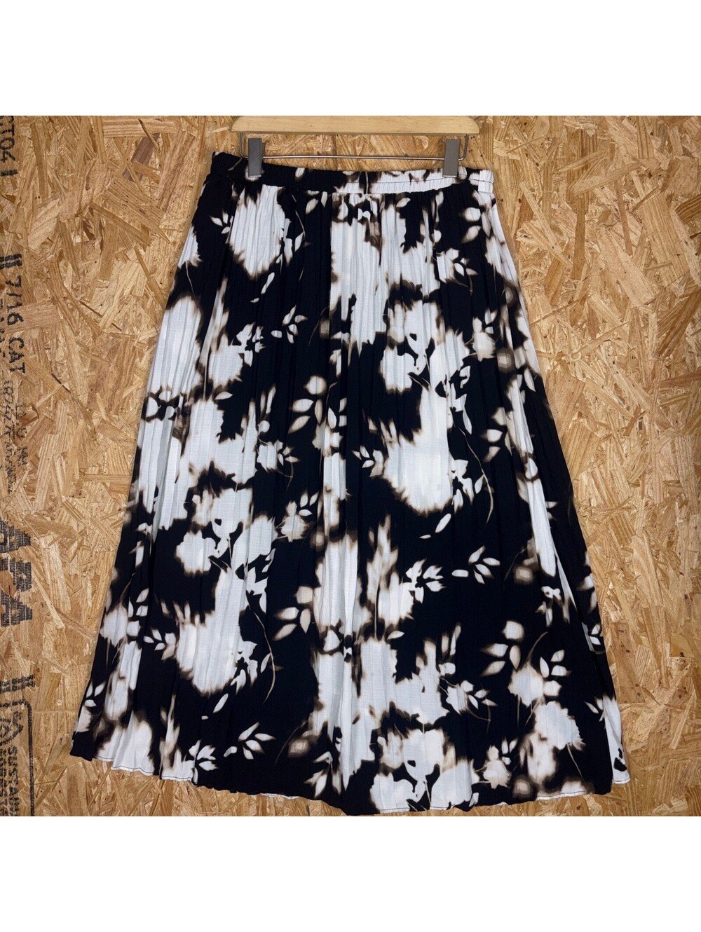 Simply Vera Vera Wang Womens L Black White Skirt Used